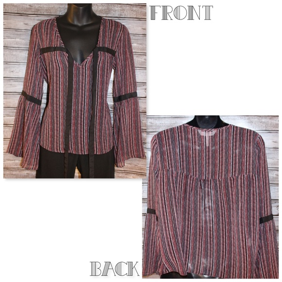 🆕BCBGeneration| Bell Sleeve Blouse {XXS/XS} - Picture 1 of 6